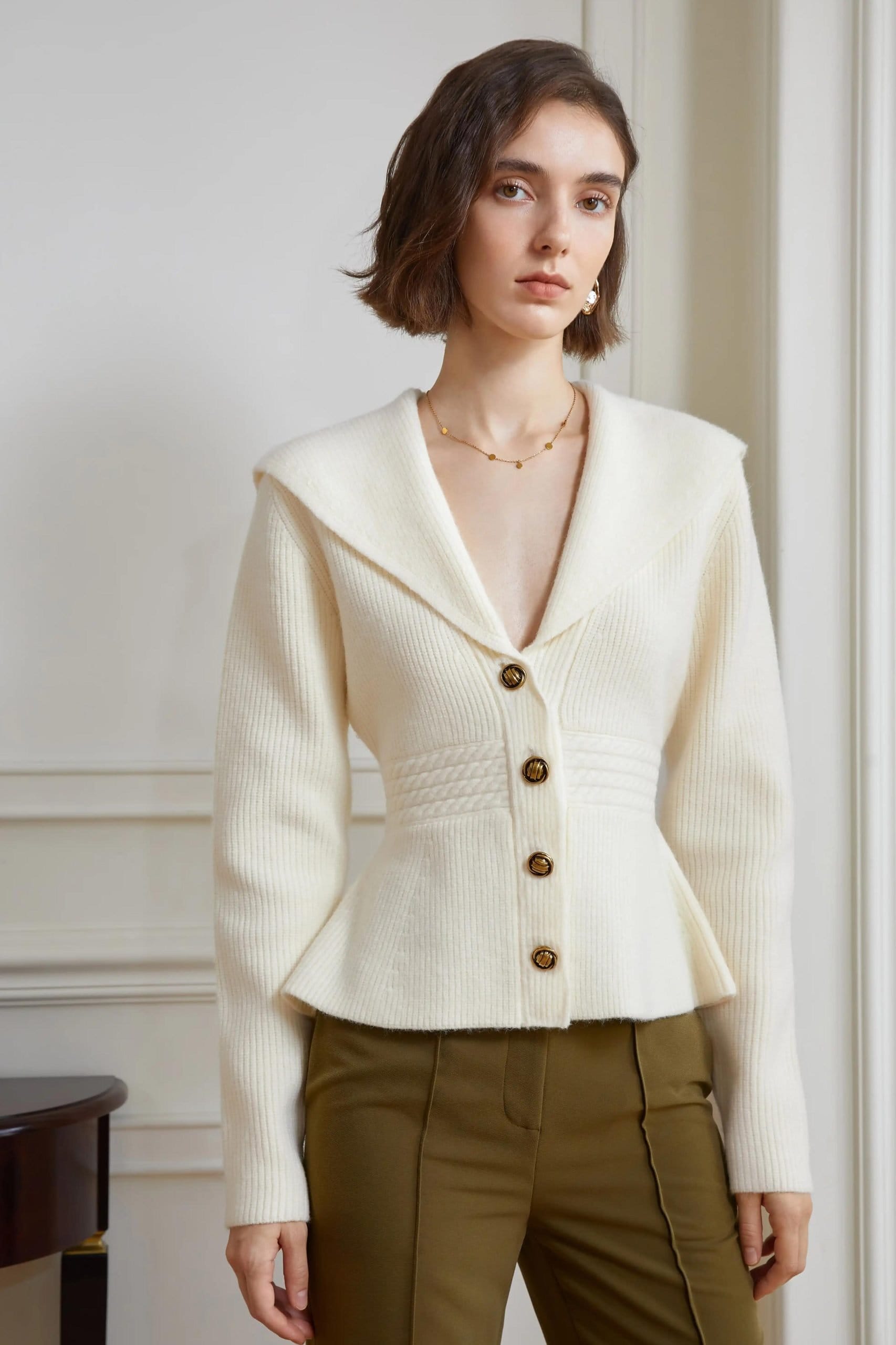 LARGE LAPEL WAISTED SWEATER