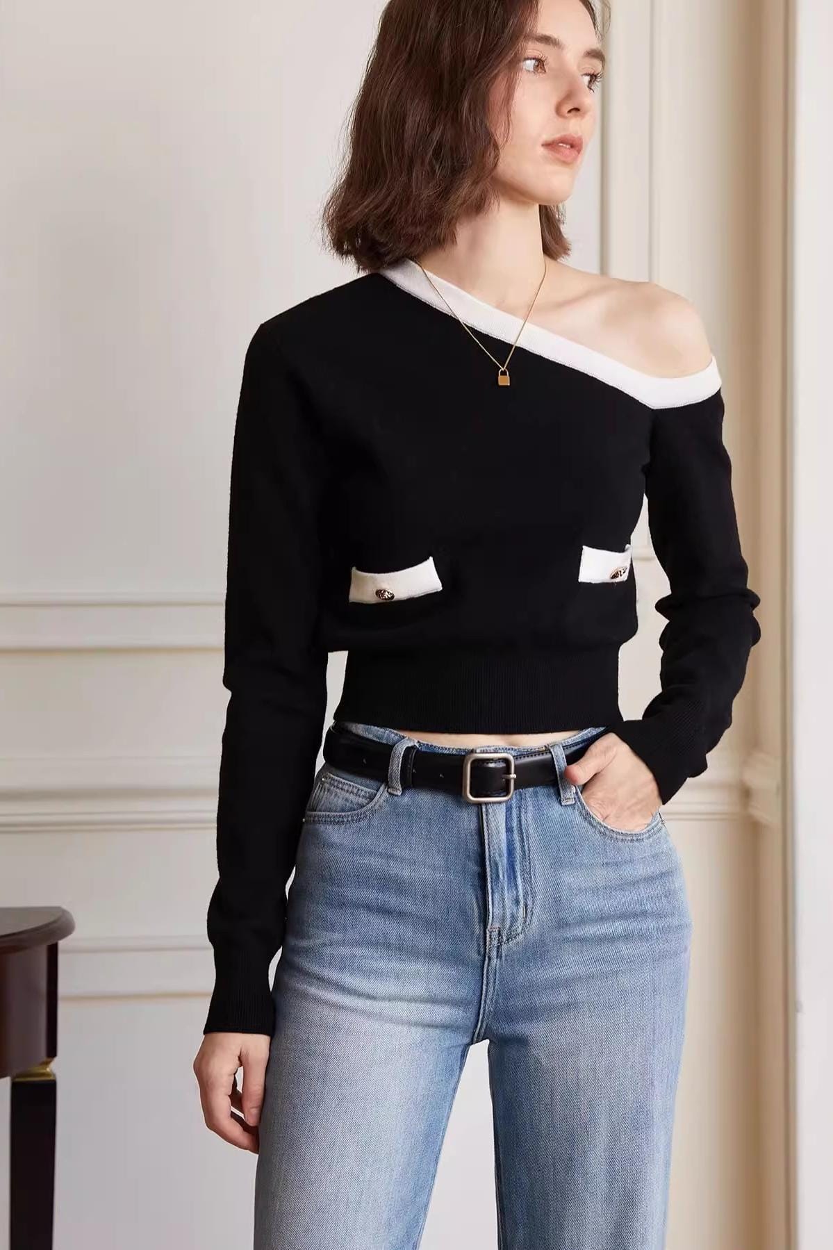 ONE-SHOULDER SWEATER