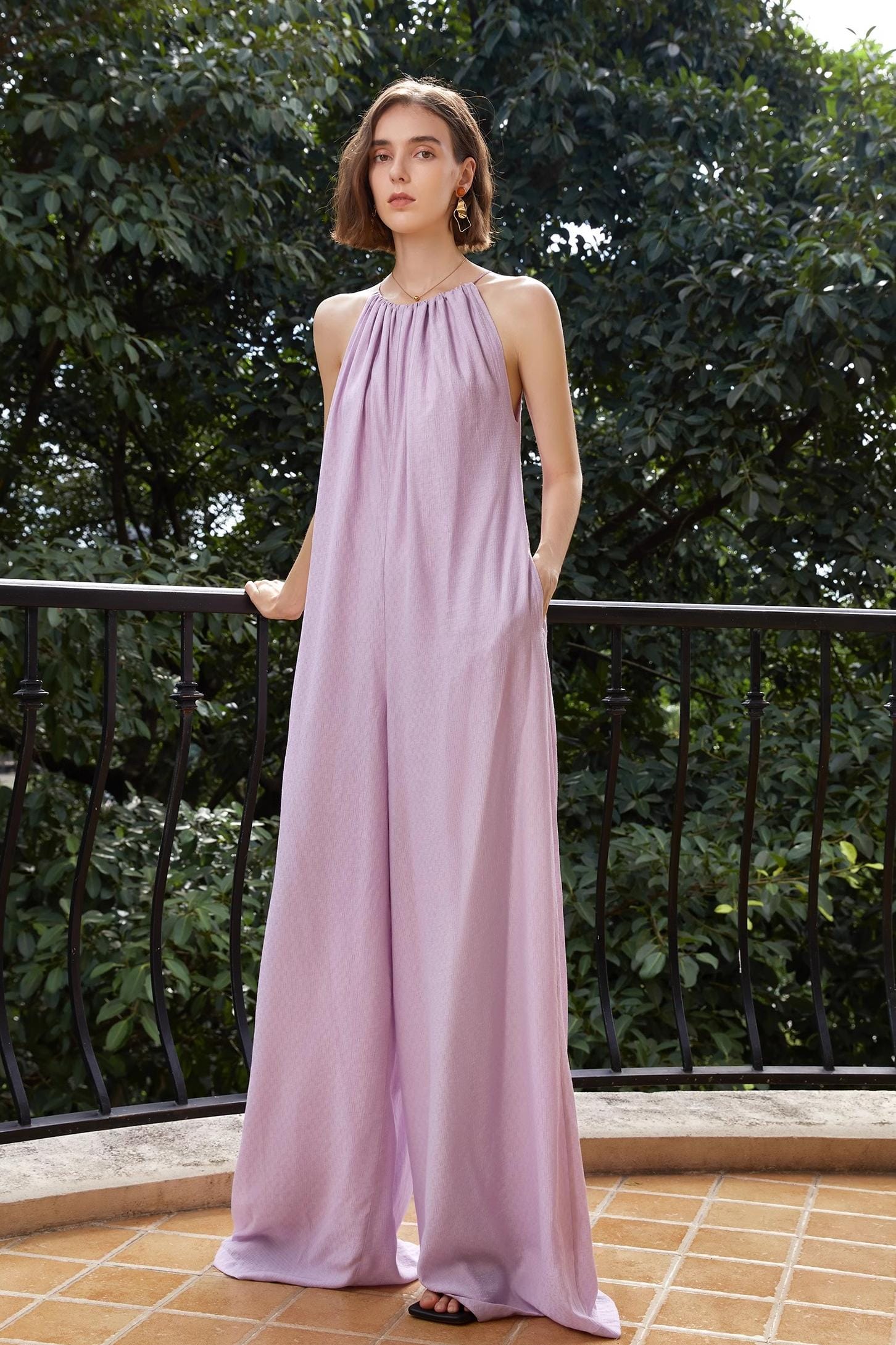 SLEEVELESS LOOSE JUMPSUIT