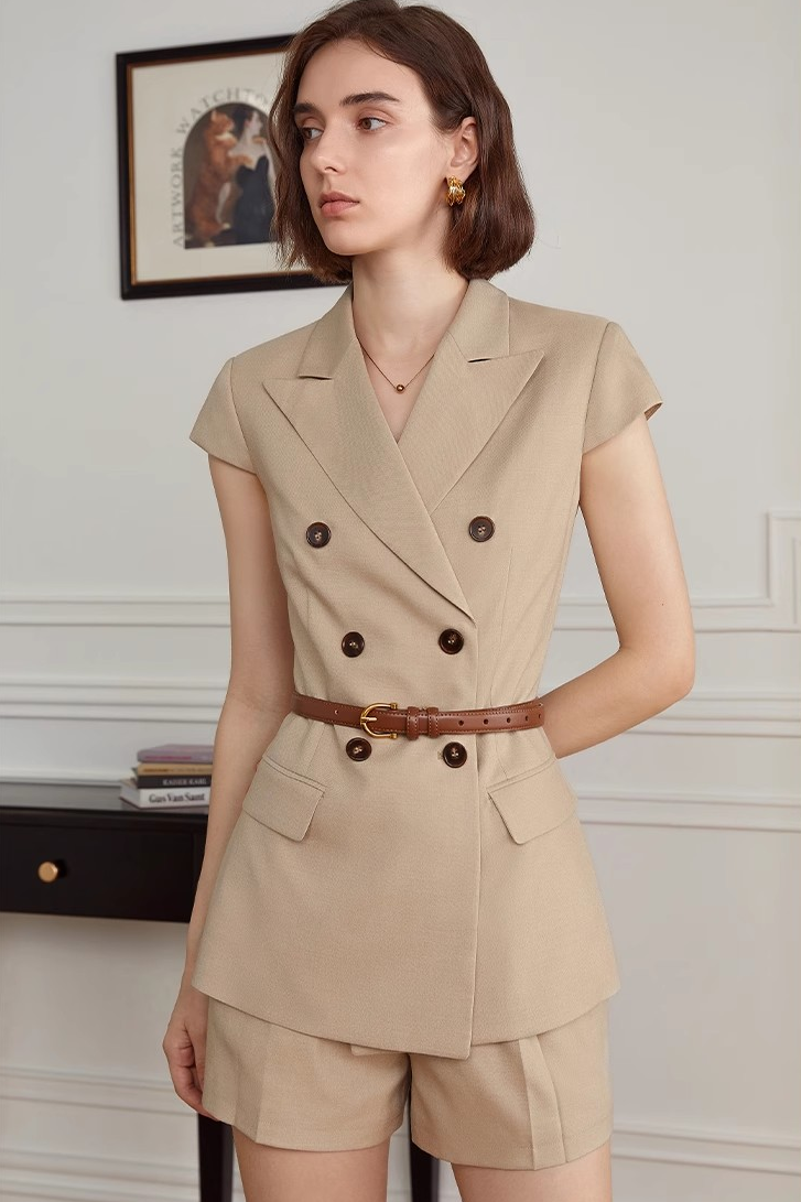 SHORT-SLEEVED SMALL SUIT