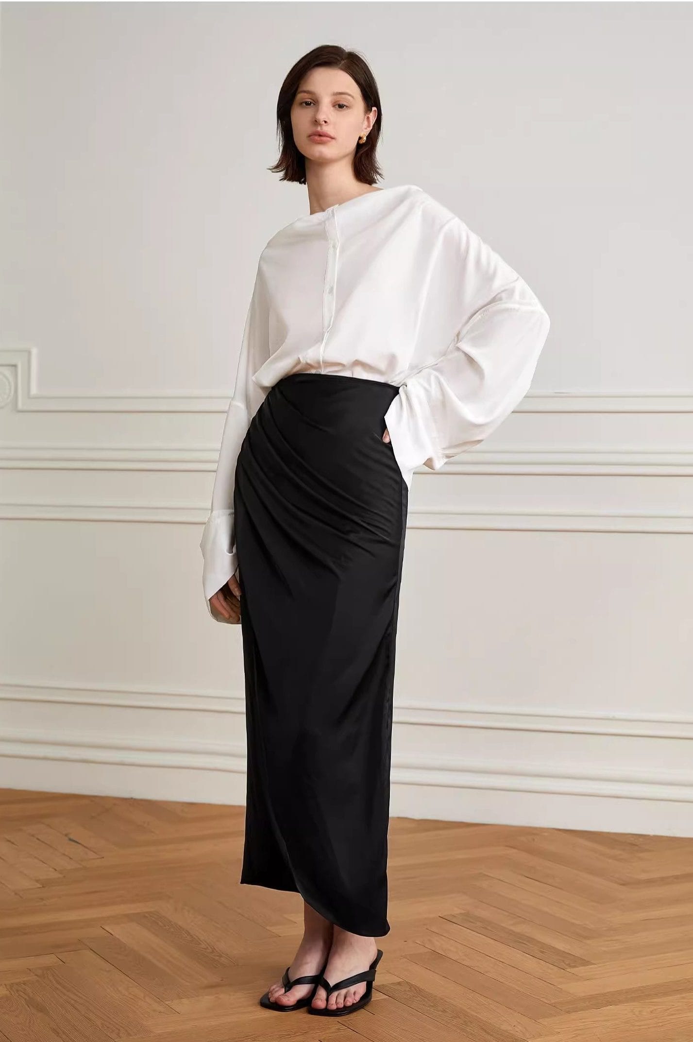 BLACK MIDI SKIRT