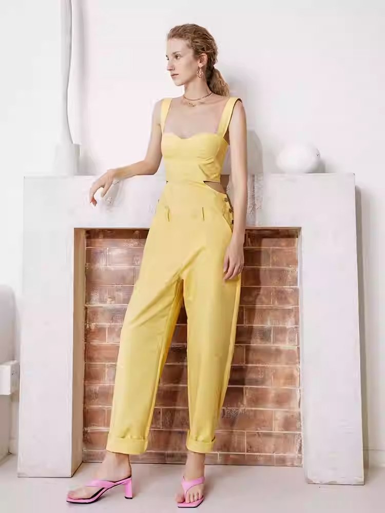 STREET-STYLE JUMPSUIT