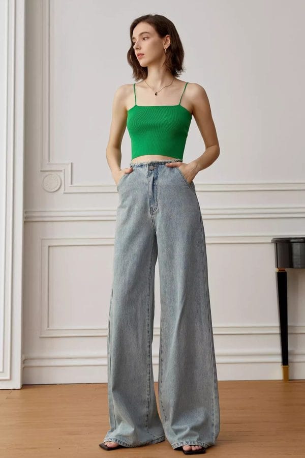 HIGH-WAISTED JEANS