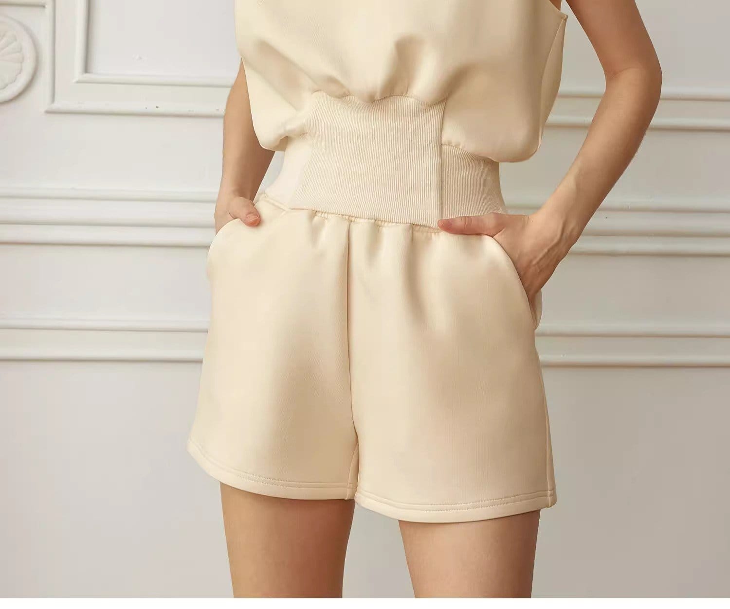 SLEEVELESS SUIT