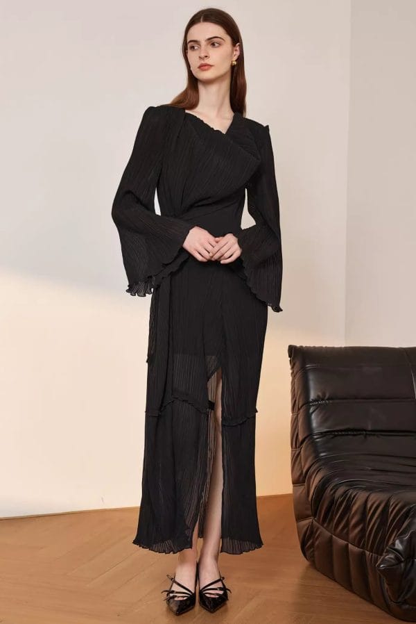 LONG SLEEVED DRESS