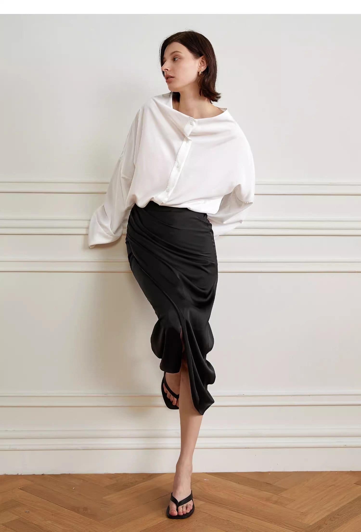 BLACK MIDI SKIRT